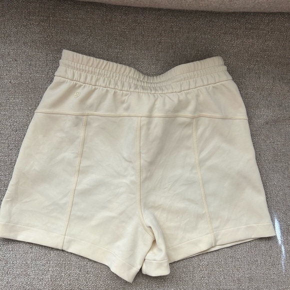 Lululemon Soft Stream High Rise Short 4” - Picture 2 of 3